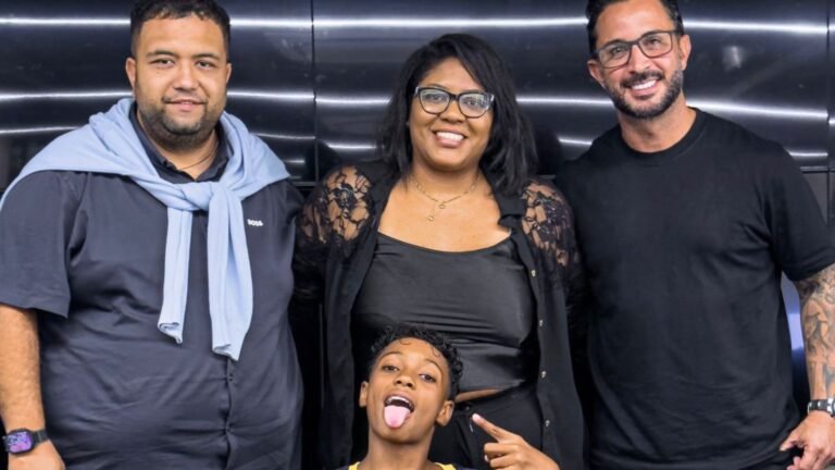 Conheça o Menino da Vila Ppeu da Hora: aos 12 anos, jovem renova seu 4º contrato com o Santos e inicia a temporada 2026 com nova estrutura de gestão